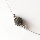 Jednoduchý šedý náhrdelník