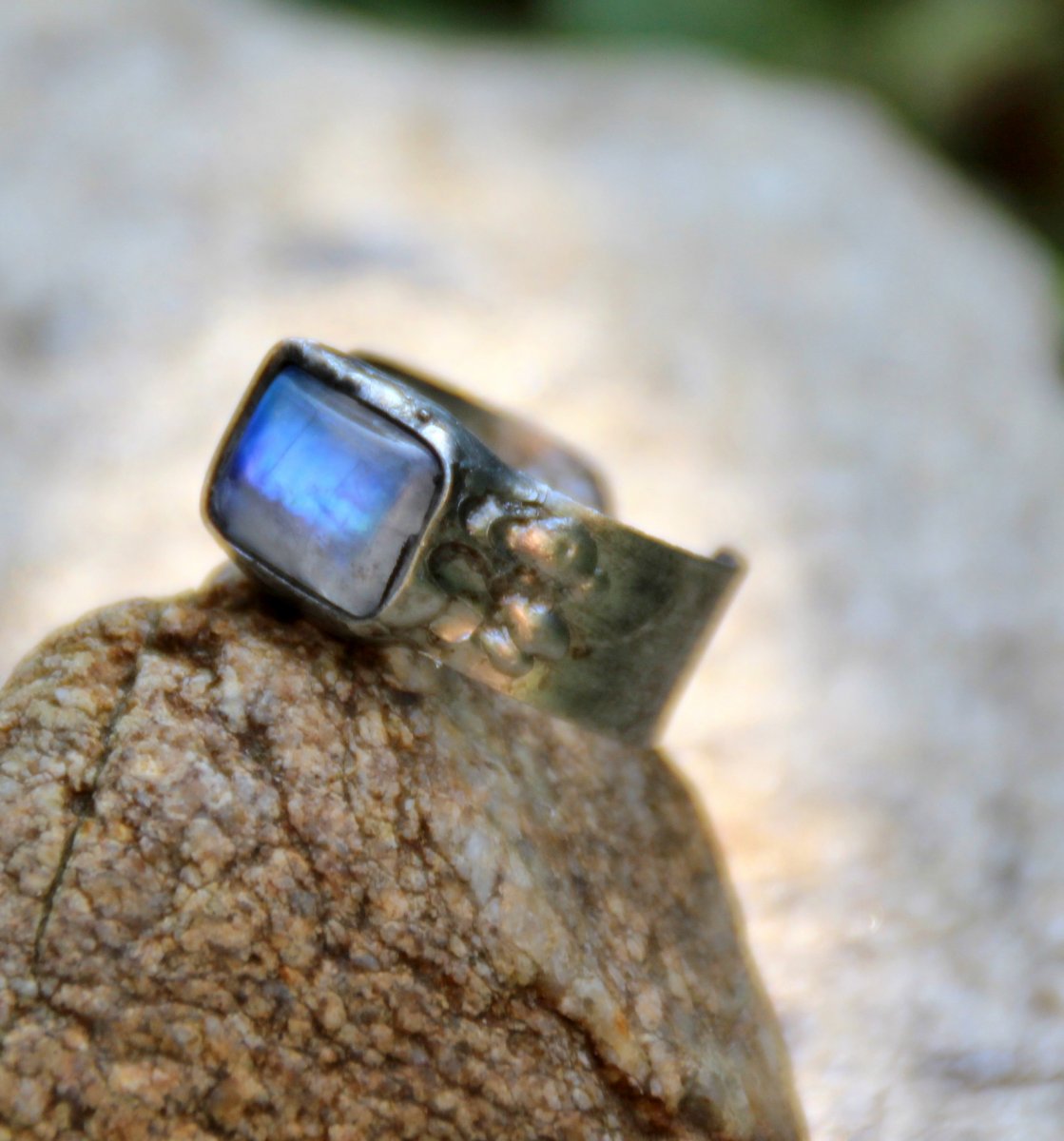 PRSTEN ZA MĚSÍČNÍHO SVITU