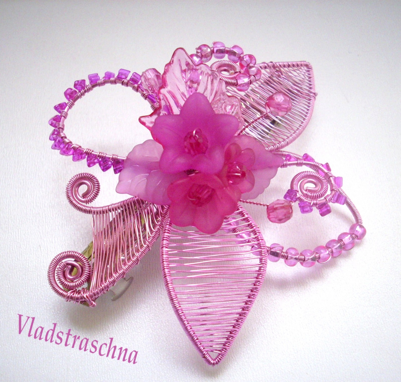 Drátkytka vlasová cyklámová