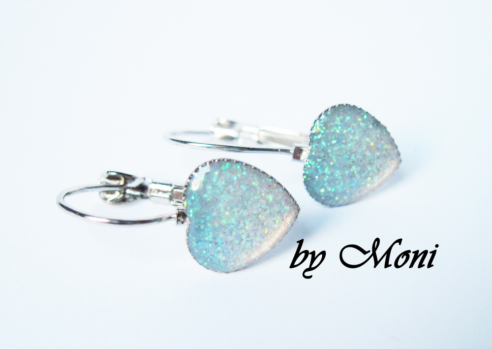 Třpytivá bílá srdíčka