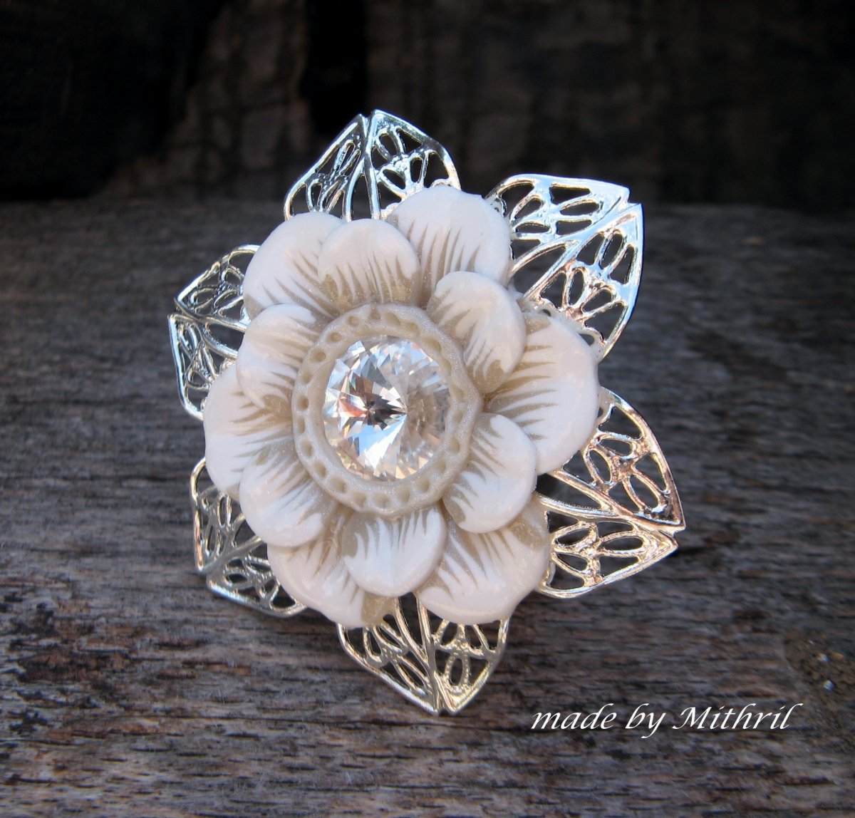 Filigránová květina: něžná bílá