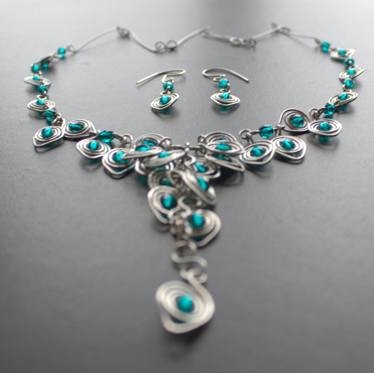 PAVÍ CHVOST V PETROLEJOVÉ