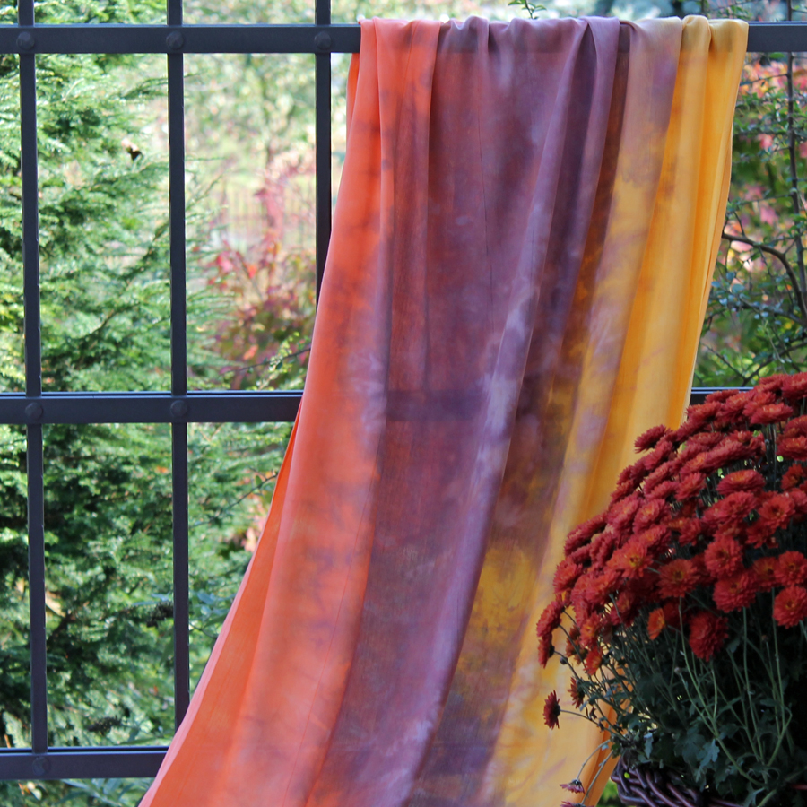 V podzimních tónech a přece zářivá