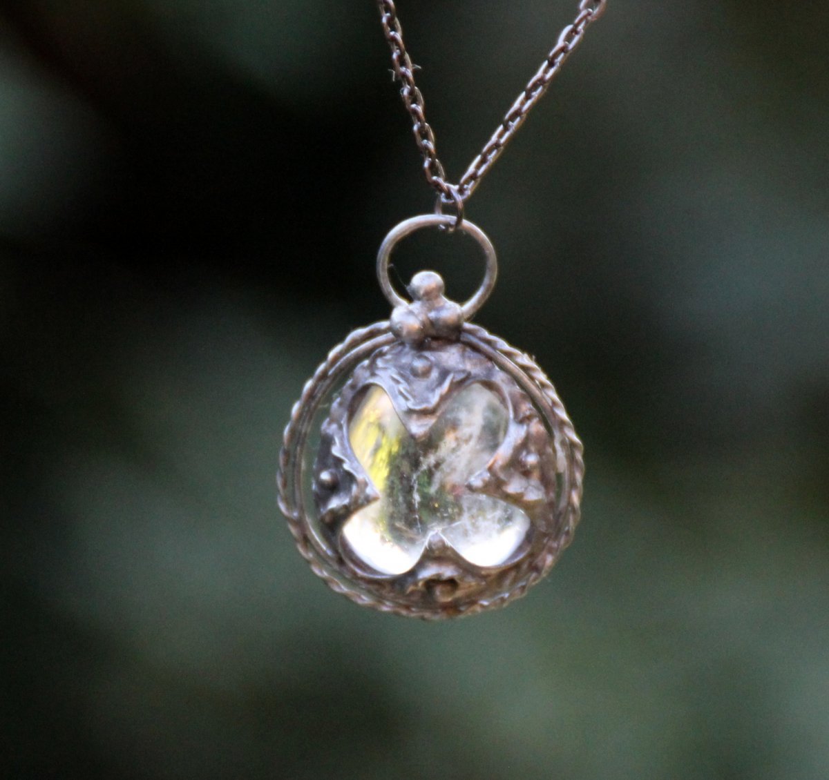 NÁHRDELNÍK KŘIŠŤÁLOVÝ AMULET