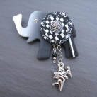 Černobílý slon s andělíčkem - brož