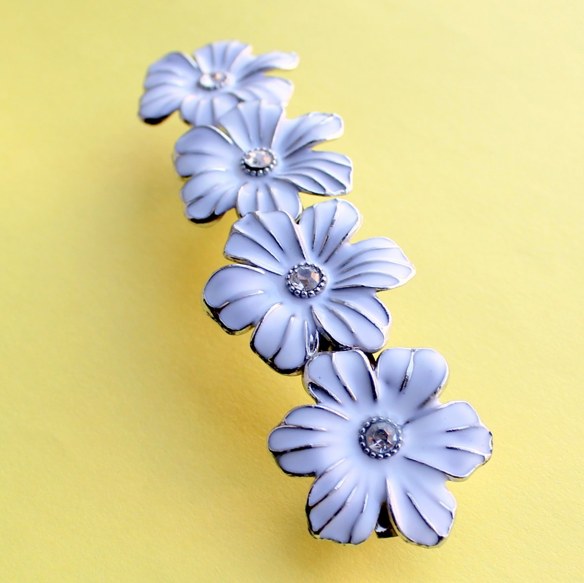 Rozkvetlá velká spona