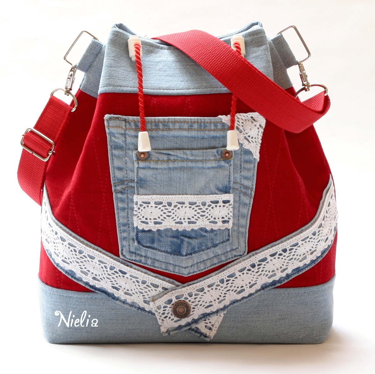 S červeným podkladem II