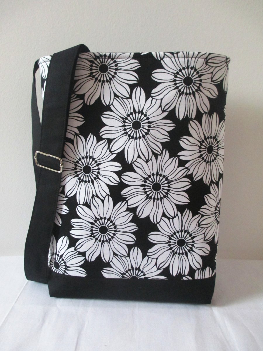 Kabelka- černo- bílá