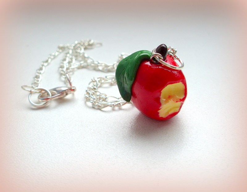 Nakousnuté jablíčko