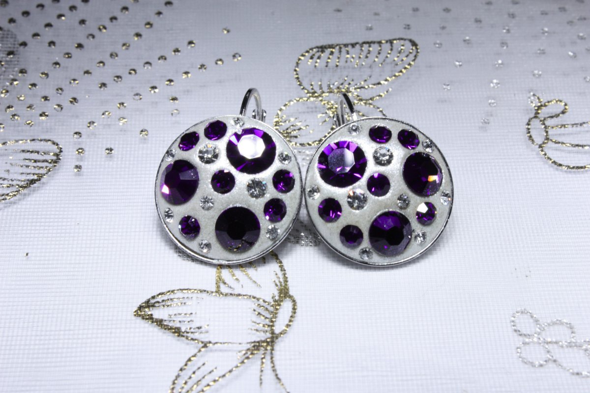Lesklé tmavě fialové náušnice