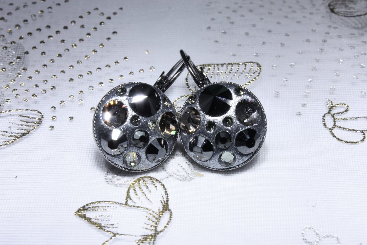 Lesklé šedé náušnice