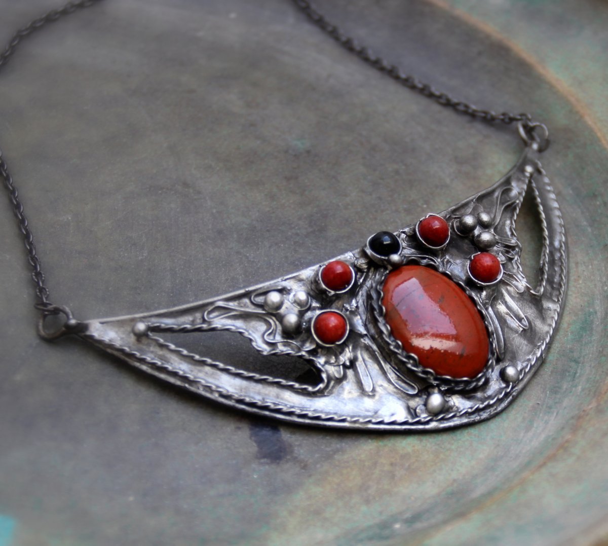 NÁHRDELNÍK OZVĚNY STŘEDOVĚKU