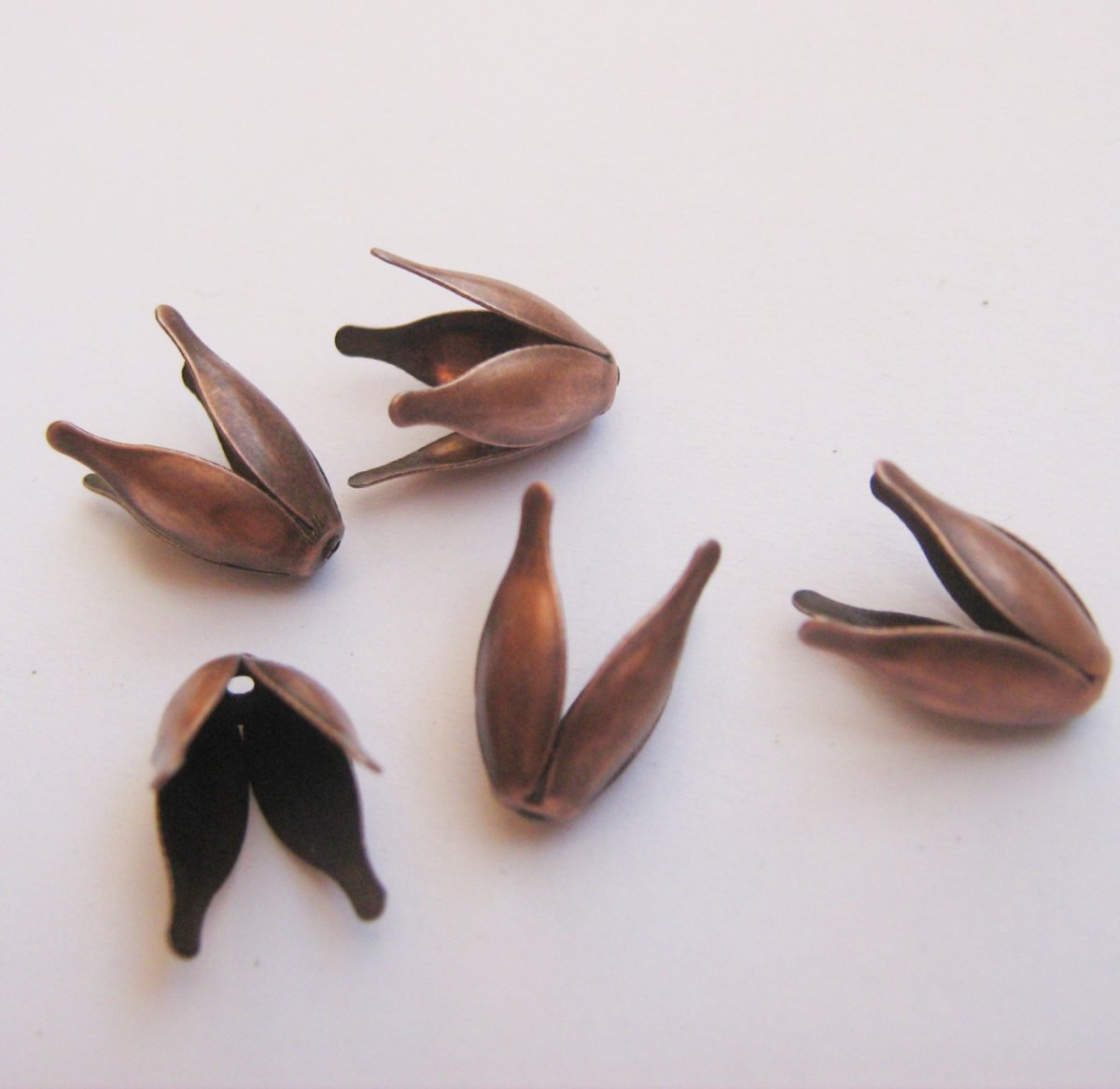 Kaplik - tulipán 14 x10 mm 10 ks