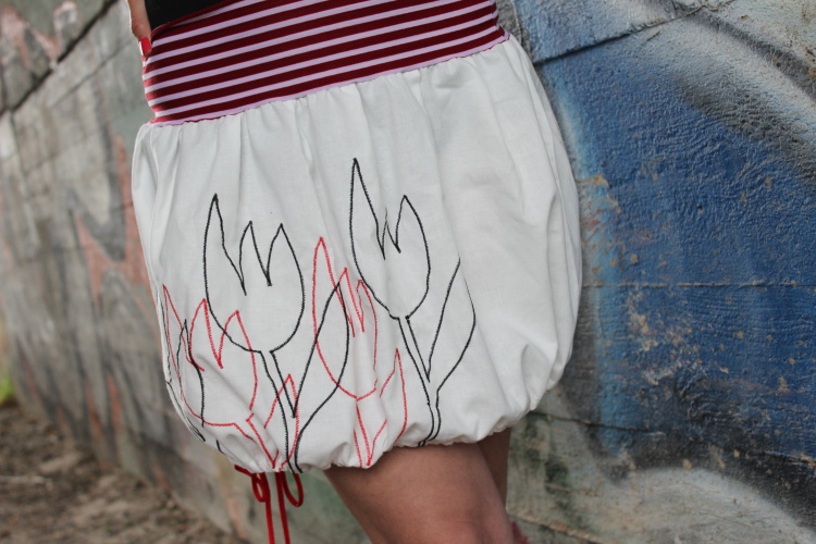 dámská sukně balonová bílá s tulipánky  S/M/L/XL