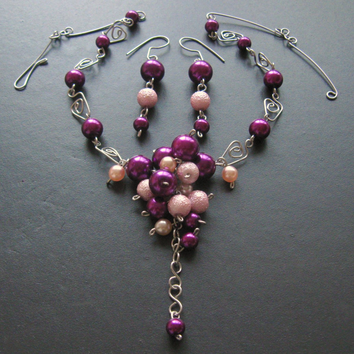 Růžovo fialový hrozen