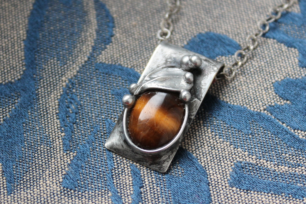 Medový tygřík - přívěsek s tygřím okem