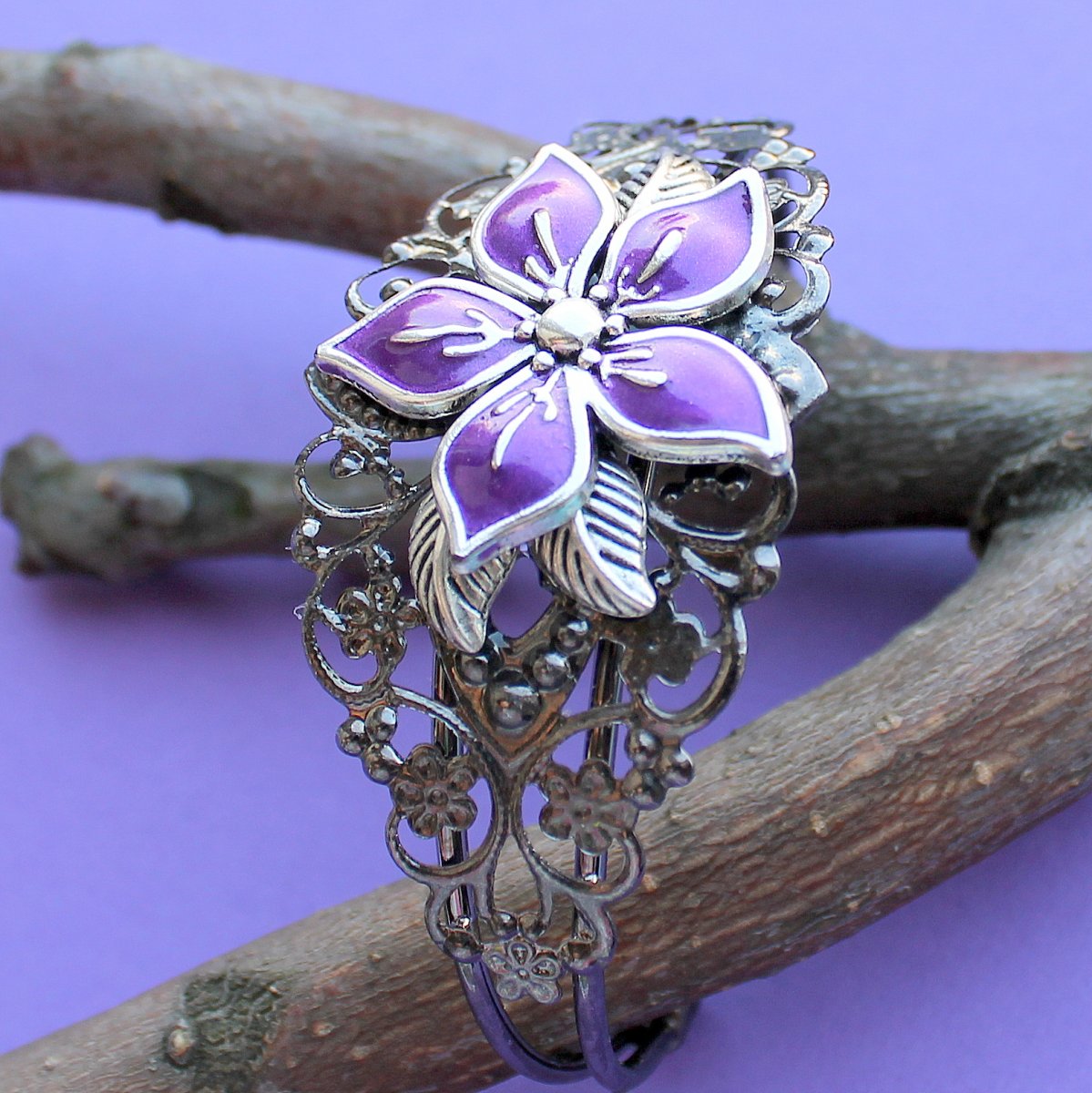 Náramek s květinou