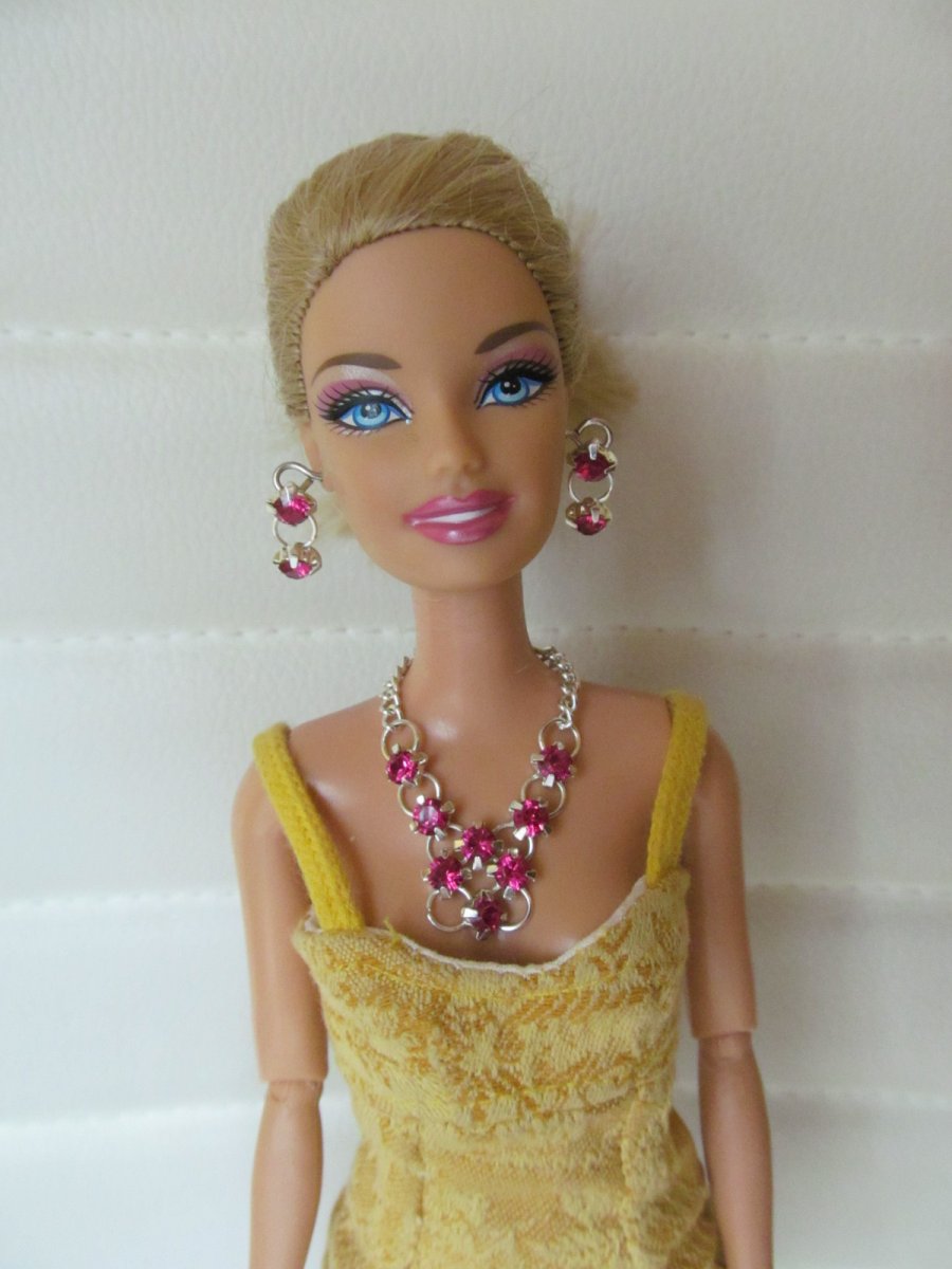 Tmavě růžová souprava