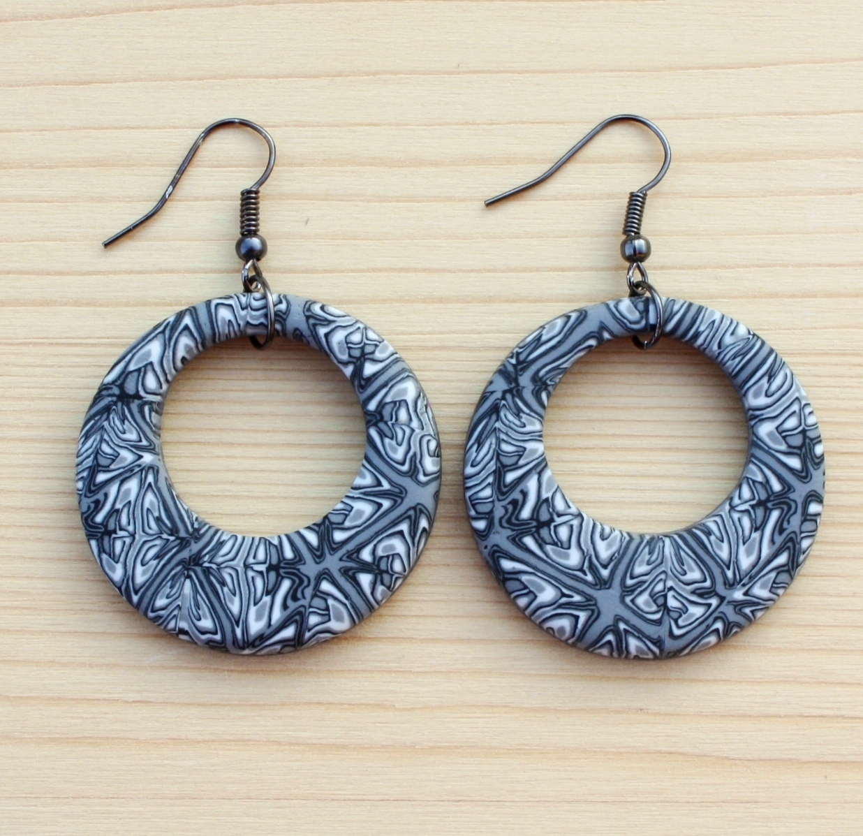 vzorované náušnice