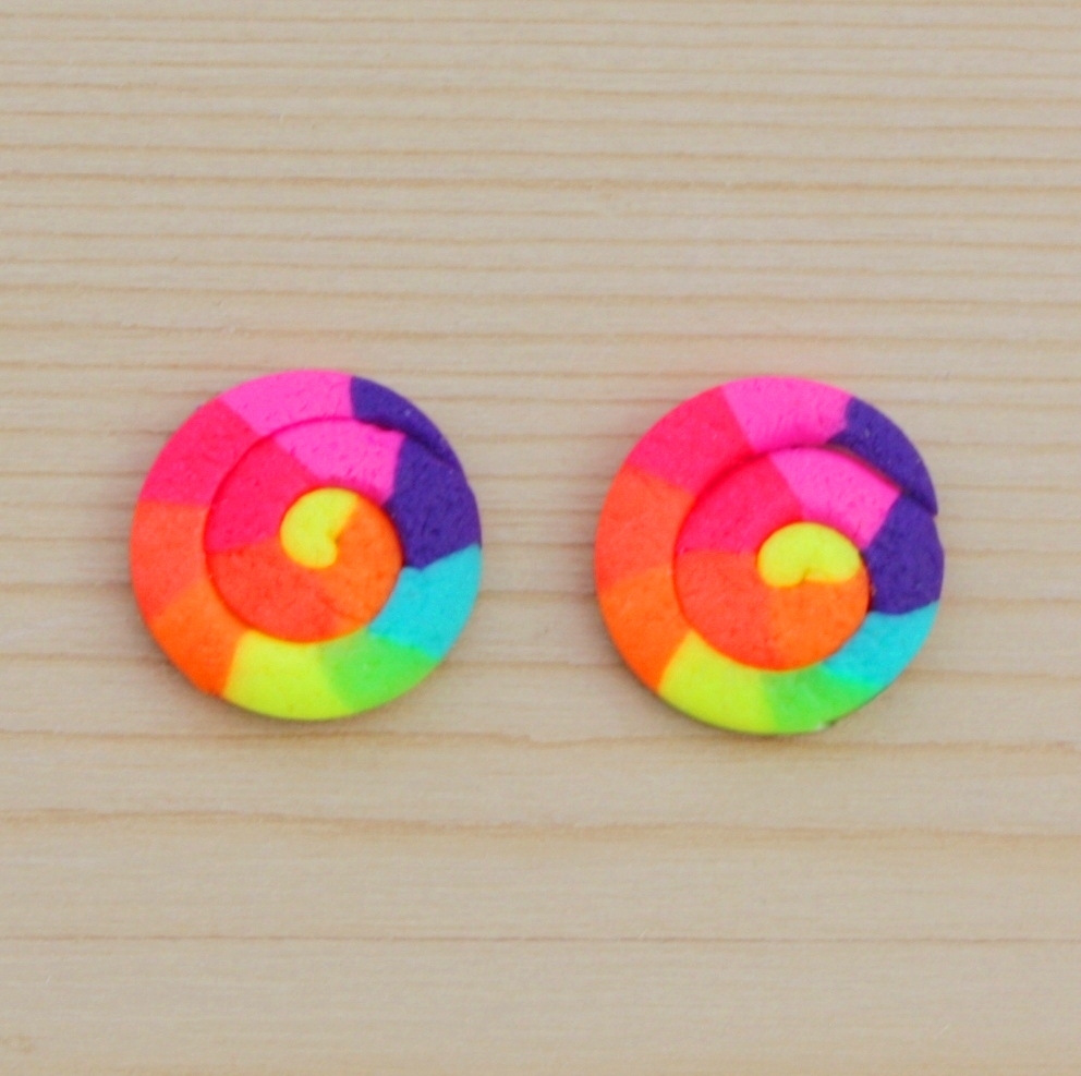 pecky 1,4-1,5 cm  .. neonové ulitky