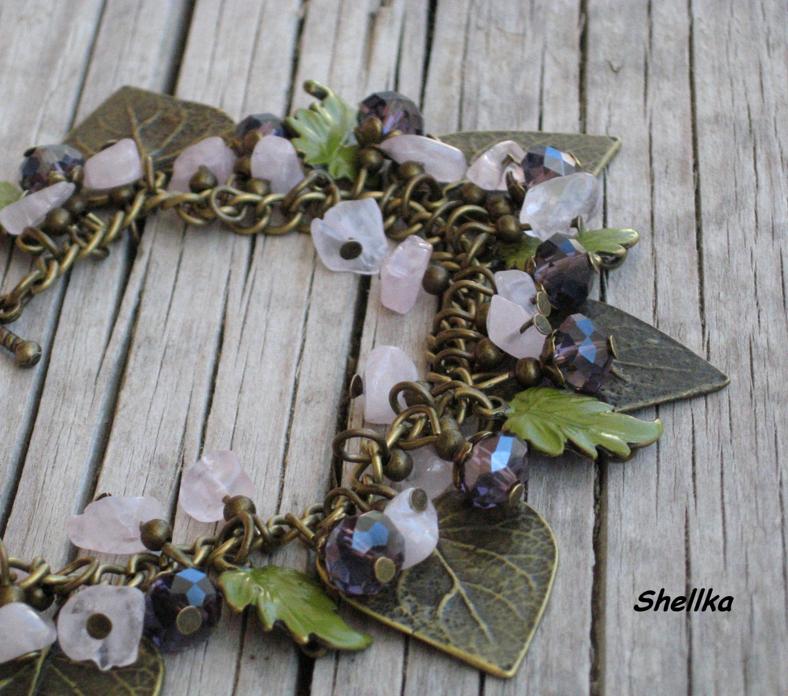 Náramek s růženínem