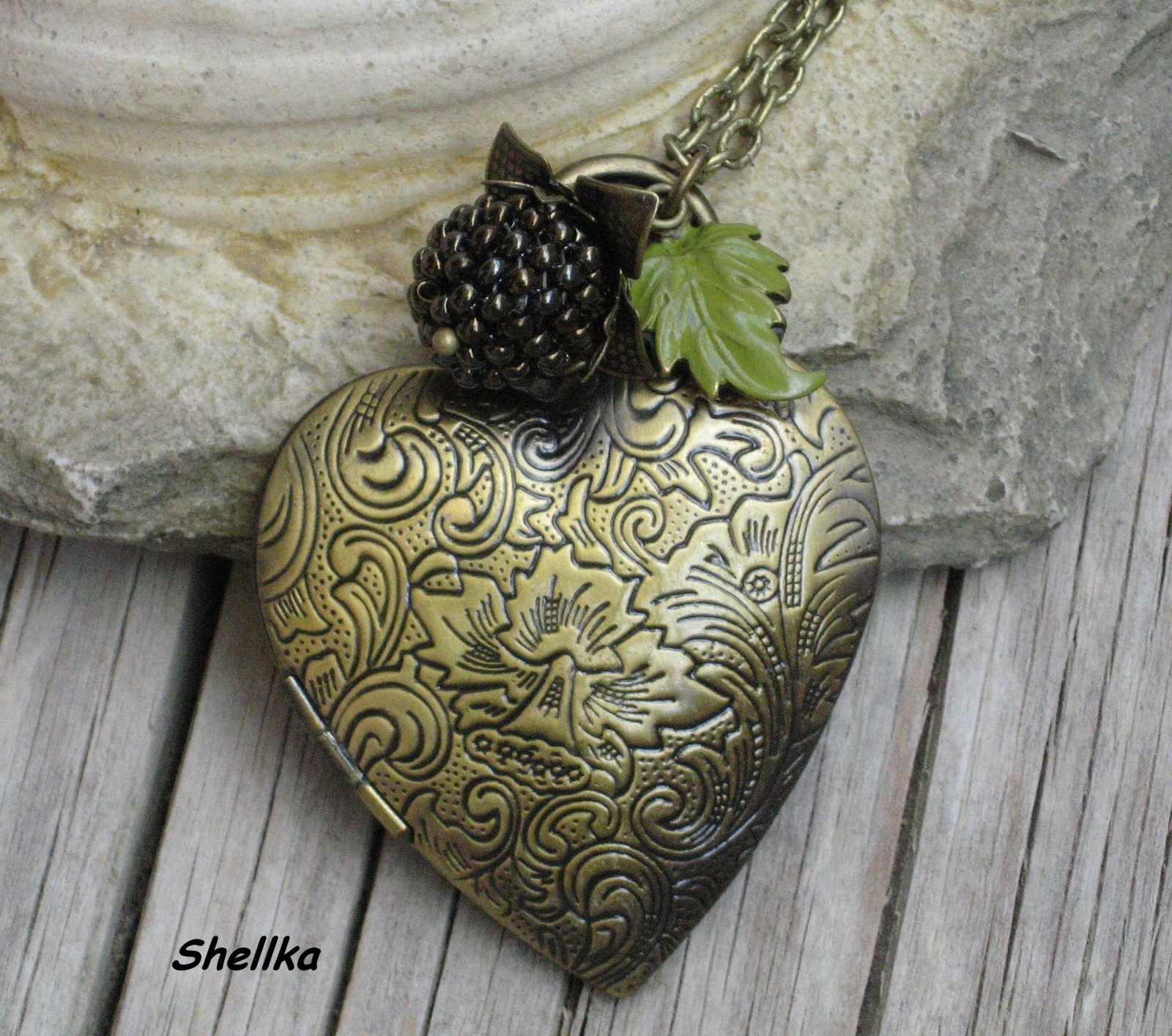 Náhrdelník srdíčko s ostružinou