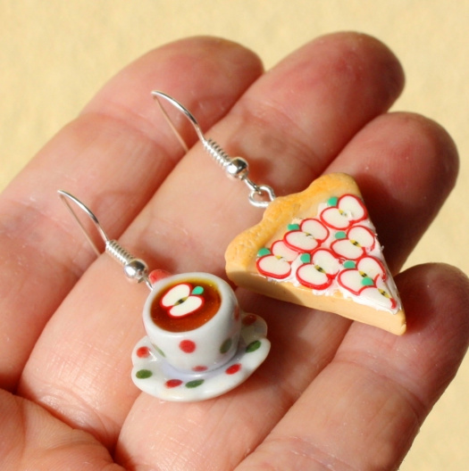 ovocný čaj a koláč