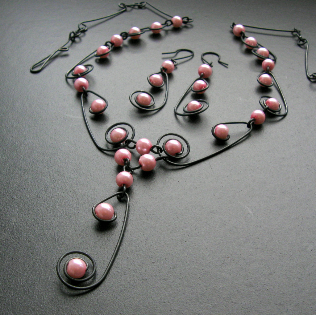 Růžové perličky ve spirálách