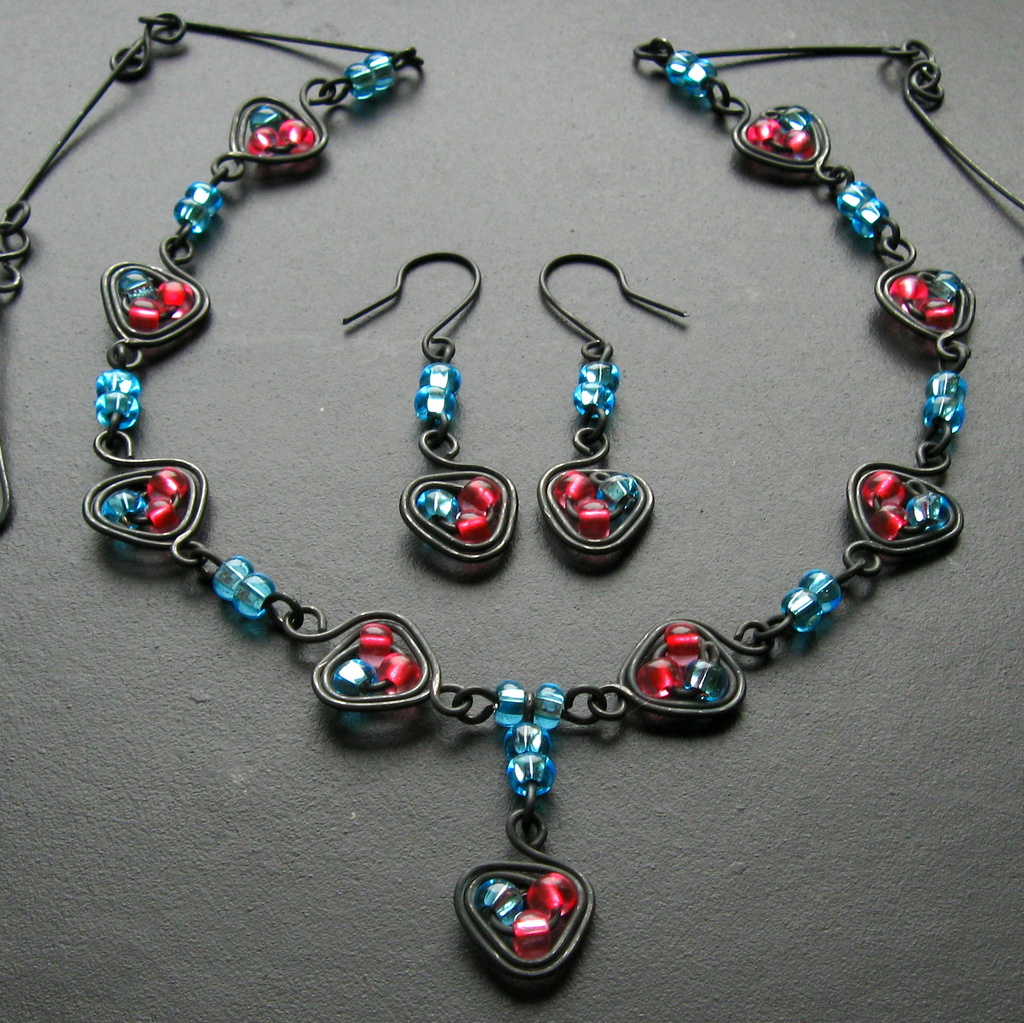 Nebe v červáncích do trojky