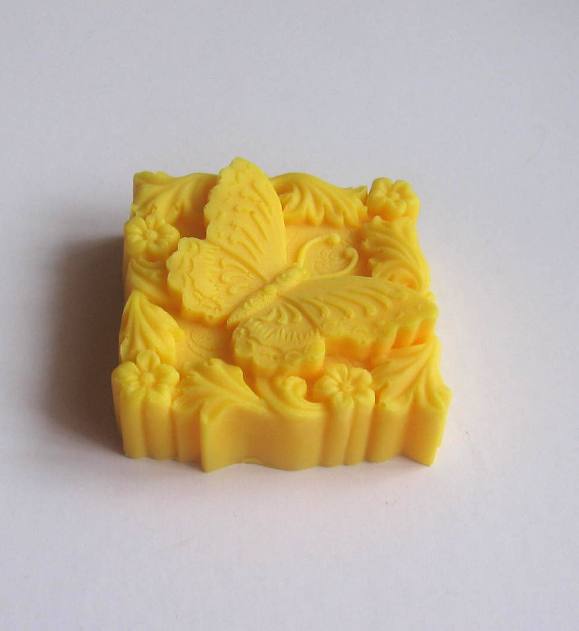 mýdlový motýl žlutý