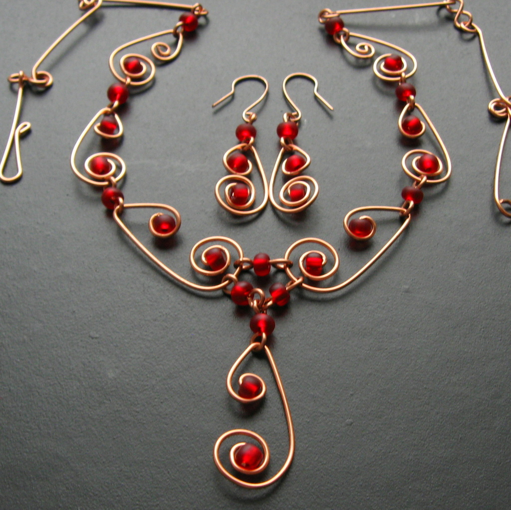 Červené ve spirálách z mědi