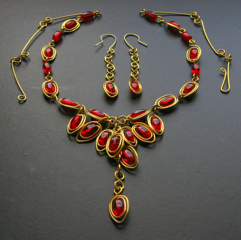 Paví červené v mosazi