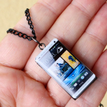 chytrý telefon na krk