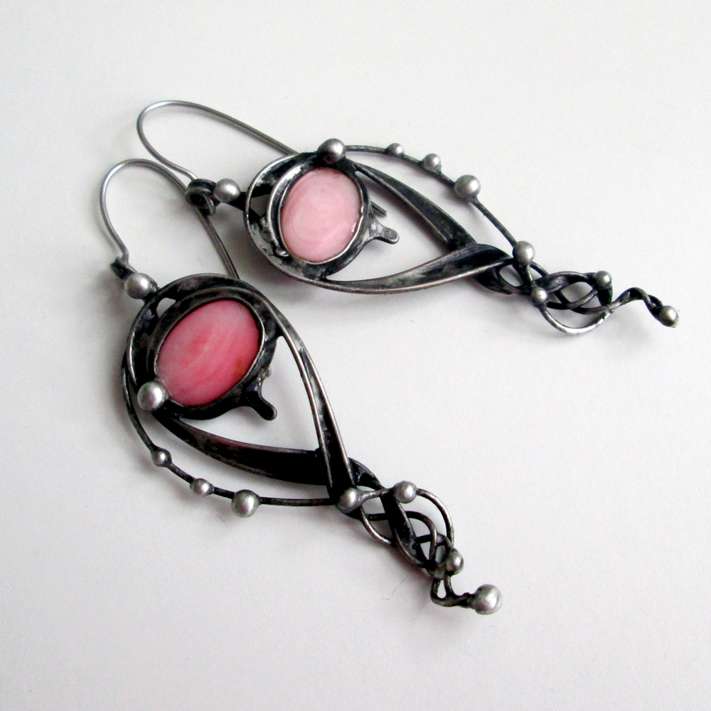 S růžovou perletí