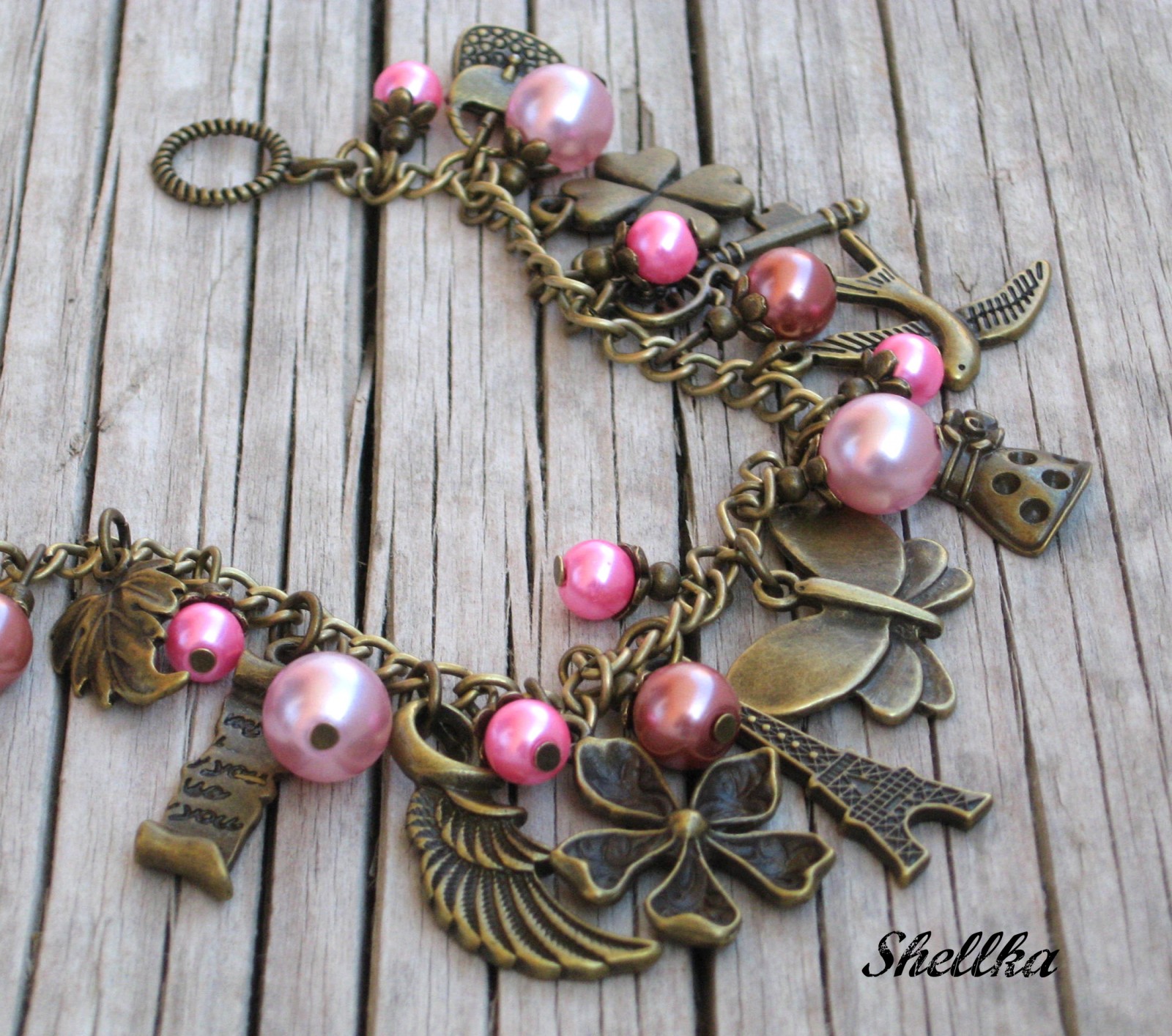 Náramek s přívěsky - růžový