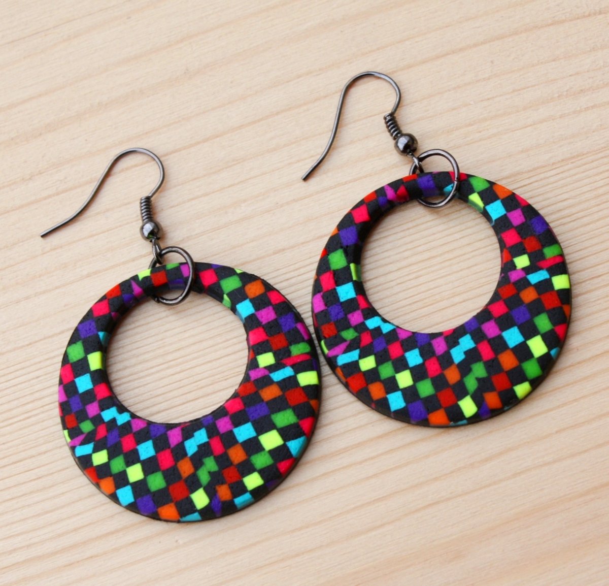 vzorované náušnice