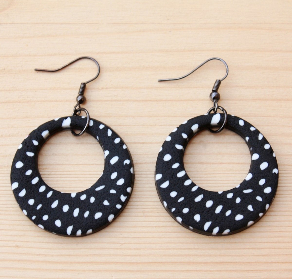 vzorované náušnice