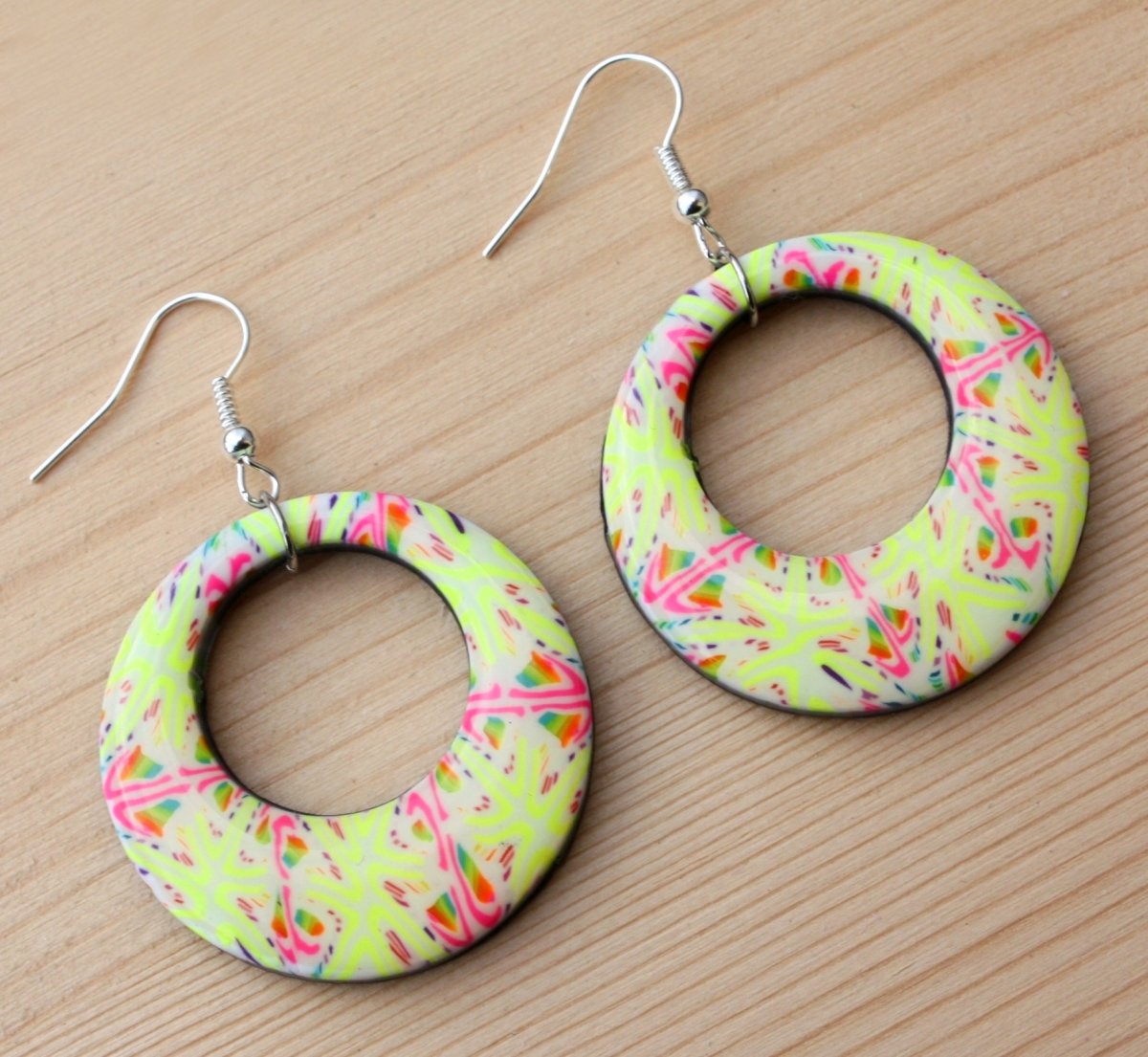 vzorované náušnice