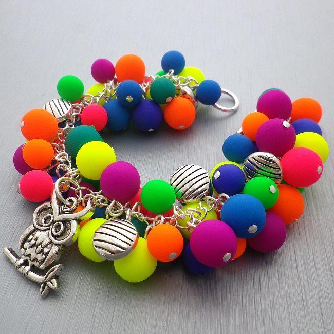 Sovička v neonovém....