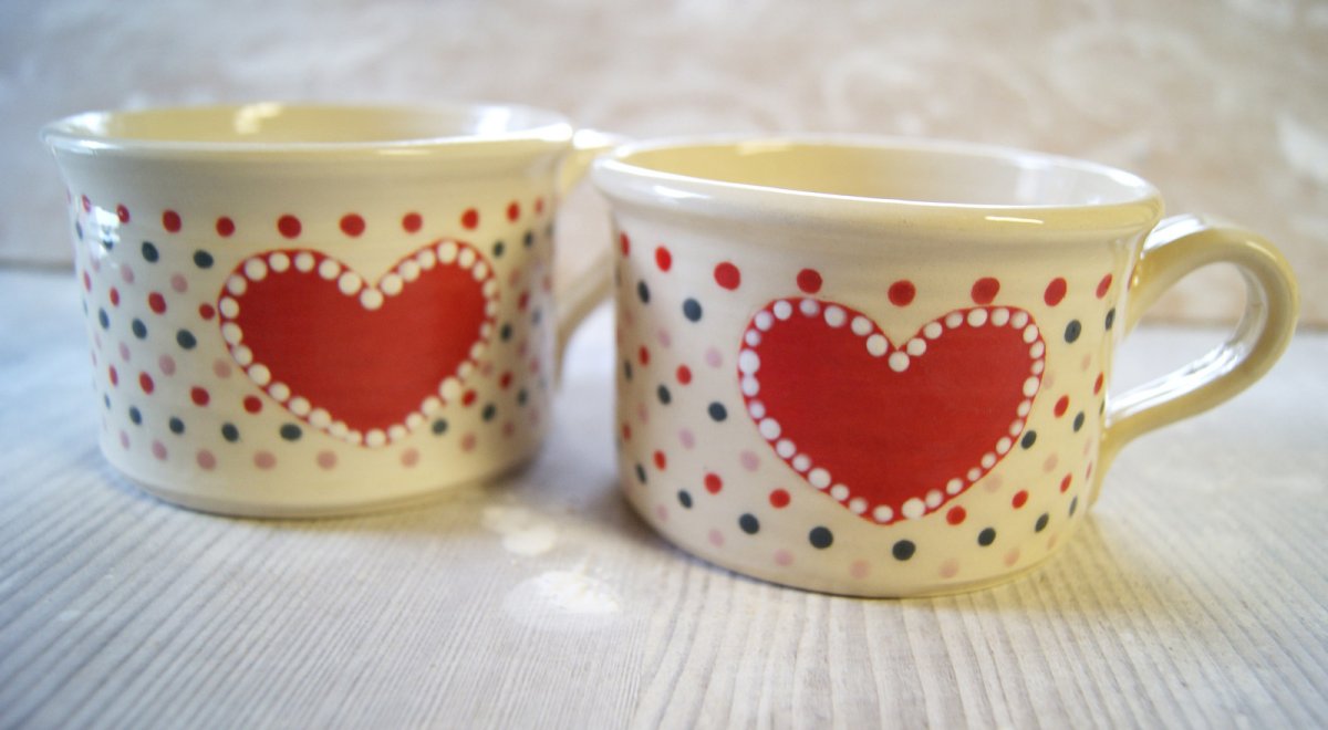 Hrneček SRDCE červené 