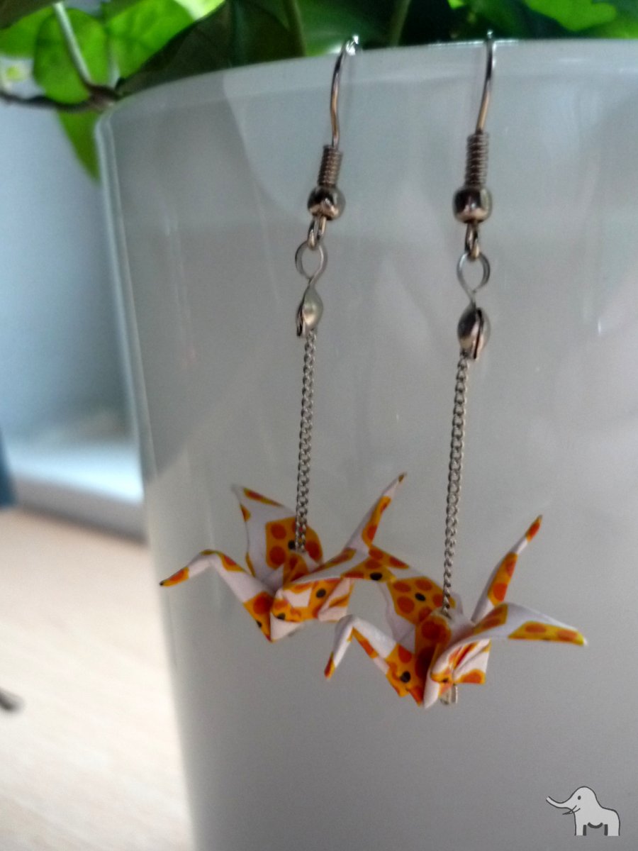 Kytičkovaní jeřábi z papíru