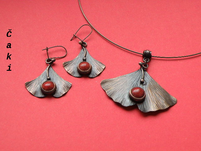 Jinanové lístky s korálem