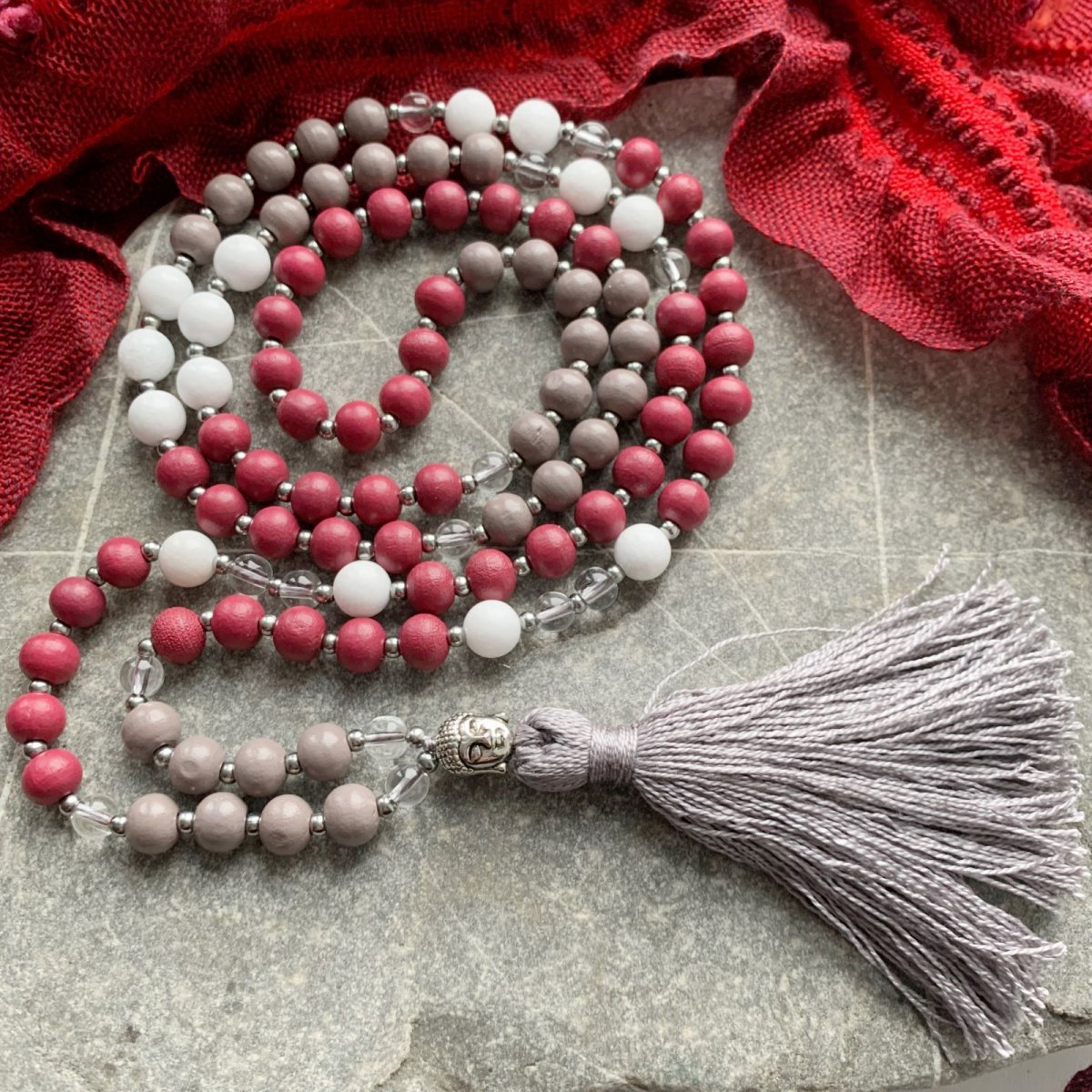 Japa mála - dřevo, bílý jadeit a křišťál