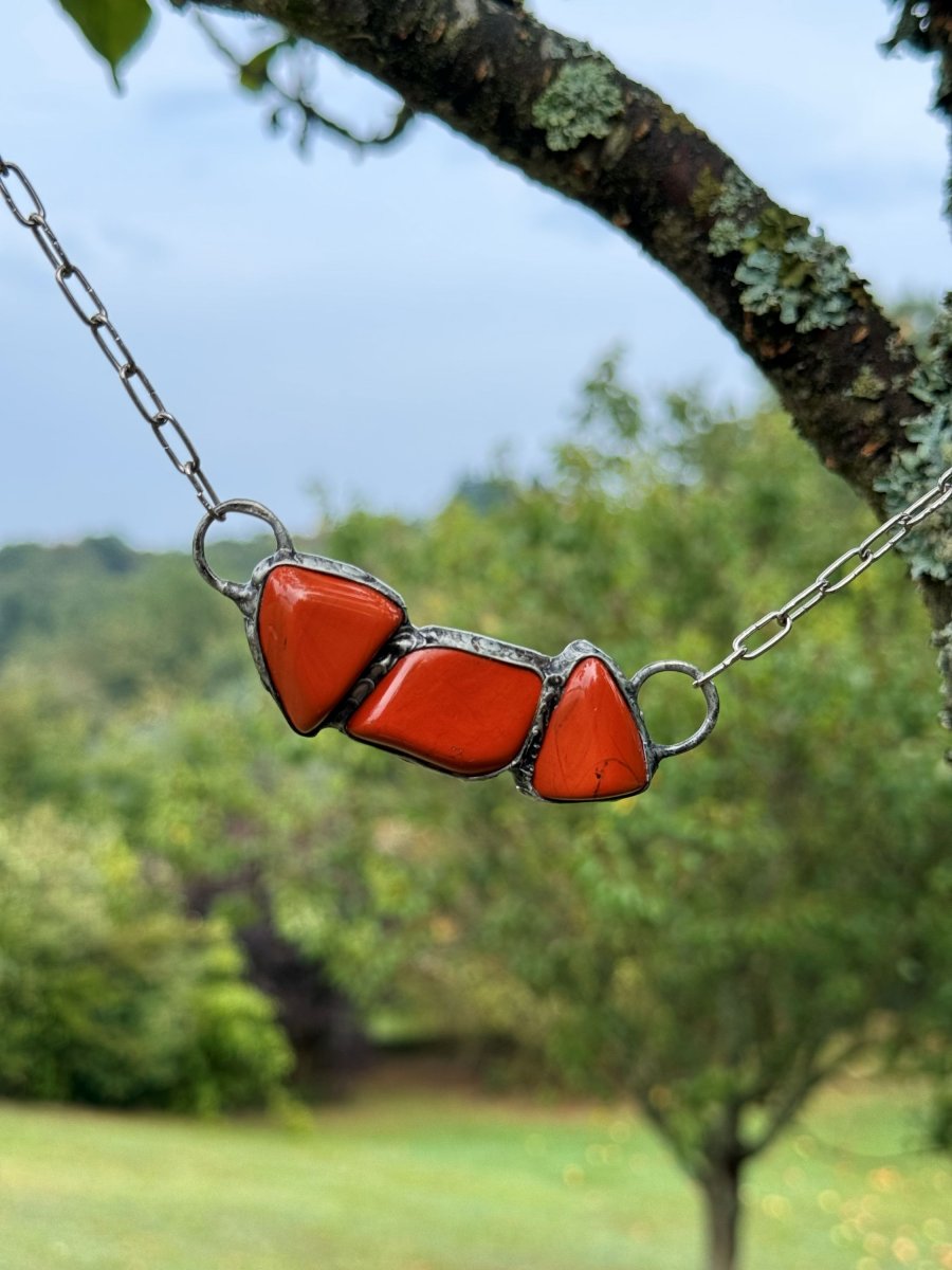 JASPIS náhrdelník 3 kameny