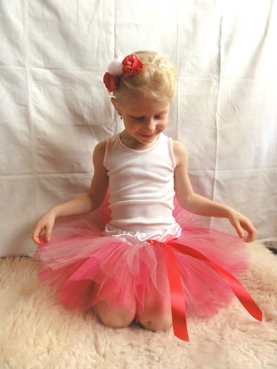 ***Malinová tylová suknička***