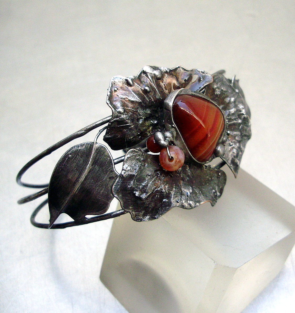 KARNEOLOVÝ KVĚT - NÁRAMEK