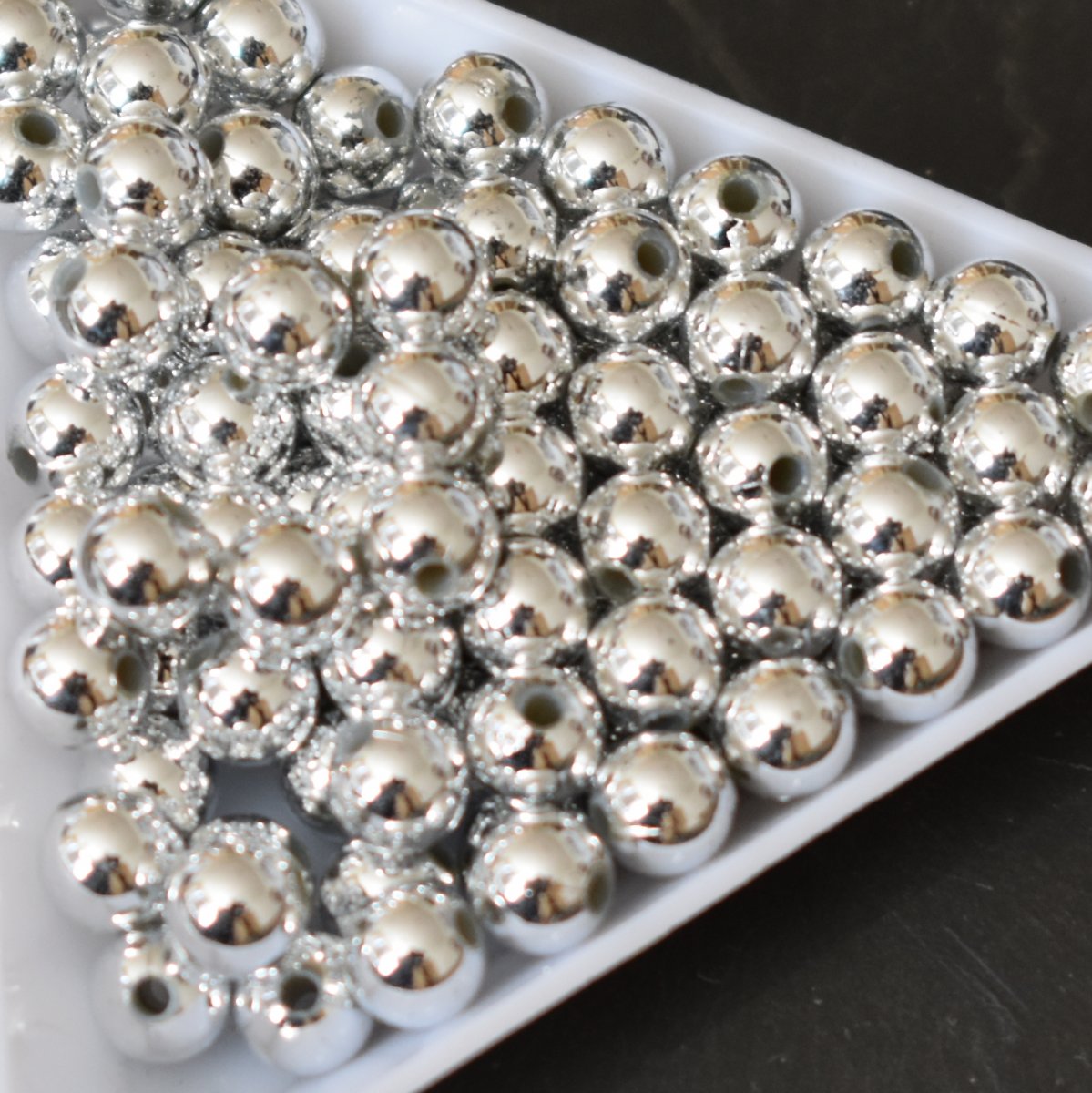 *Plastové korálky 6mm - stříbrné - 50 ks