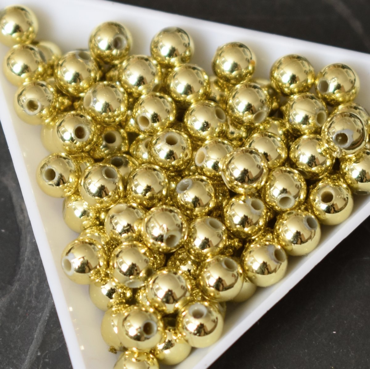 *Plastové korálky 6mm - zlaté - 50 ks