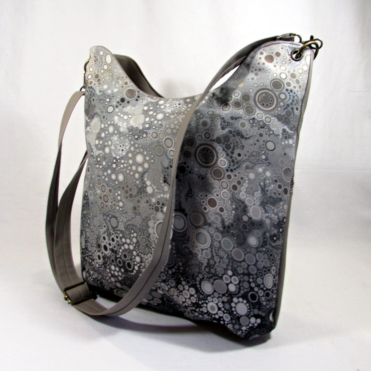 kabelka bublinky šedohnědé