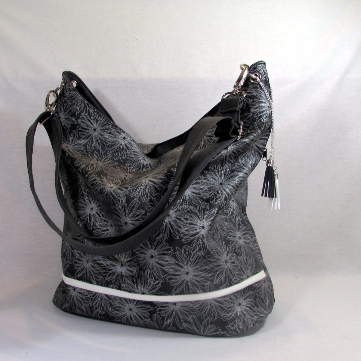 Kabelka velká černá květinová